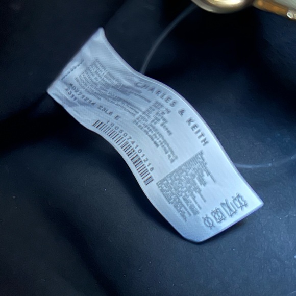 Charles & Keith hobo bag - Picture 9 of 16